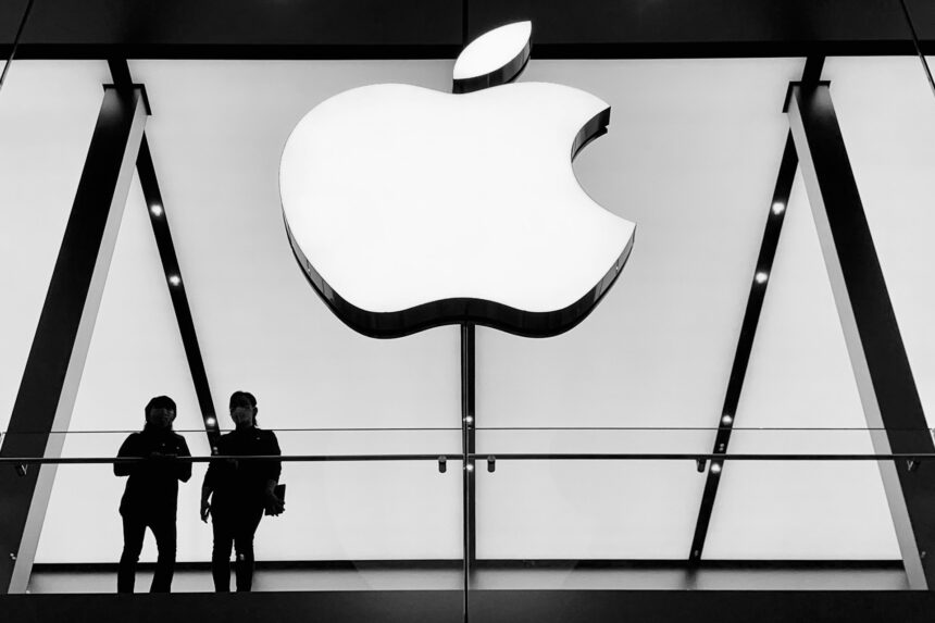 john-turnus-becomes-new-apple-ceo